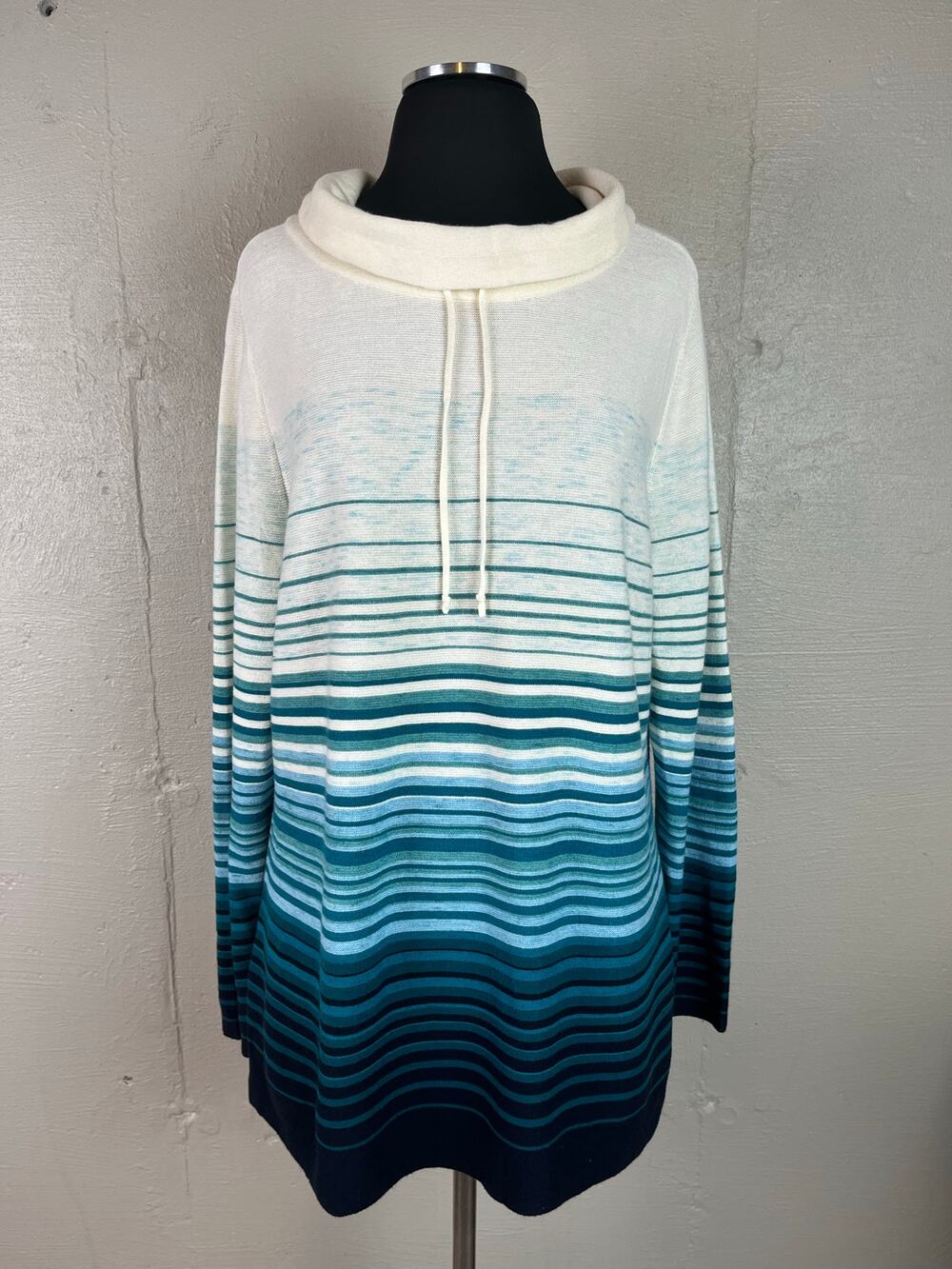 T by TALBOTS Women’s SWEATER Blue White Ombré Stripe Long Sleeve Cowl Neck Large